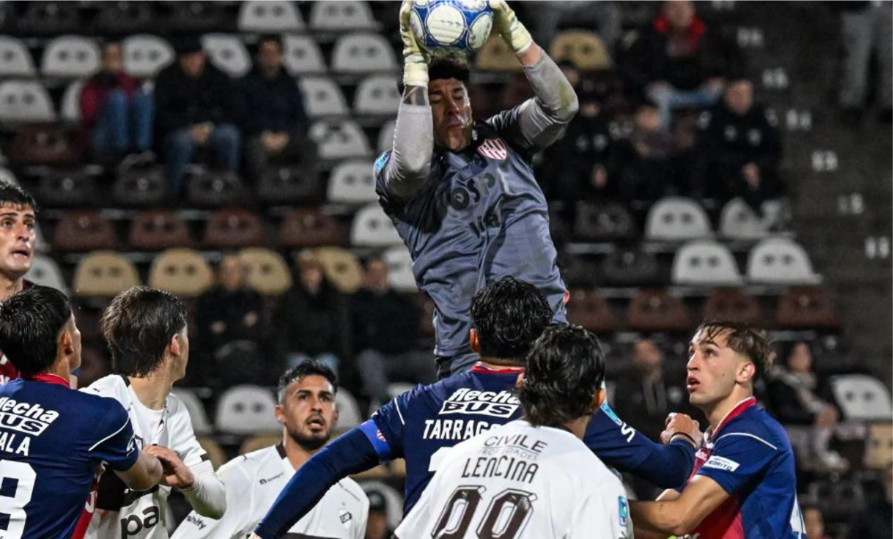 Platense dejó escapar la ventaja en el segundo tiempo.