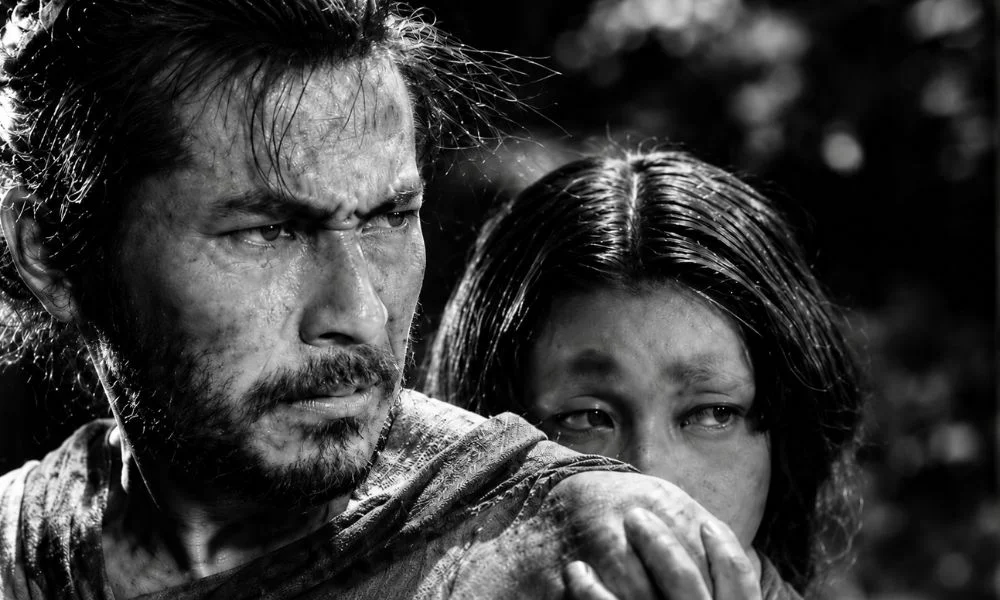 Analizan el film Rashomon en Puerto Madryn. Foto mejorada con IA