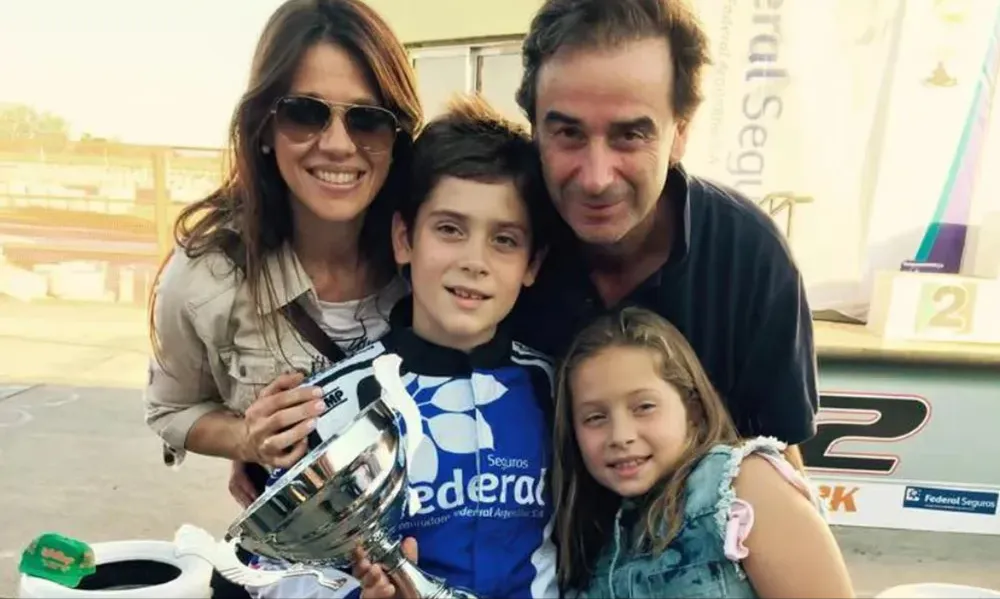 El piloto argentino compartió un carrusel retro que generó interacción con Checo Pérez