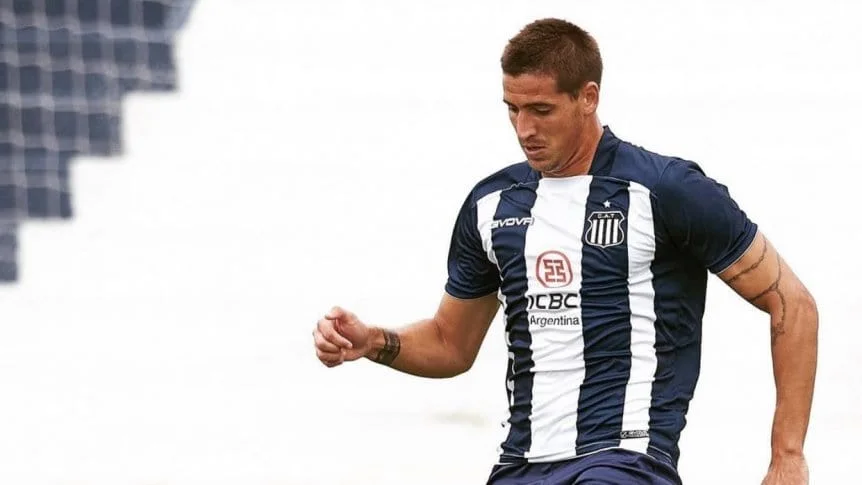 Renzo Paparelli, defensor central que viene de jugar en Central Norte.