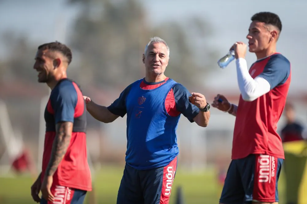 Unión y Huracán se cruzan este domingo desde las 14.