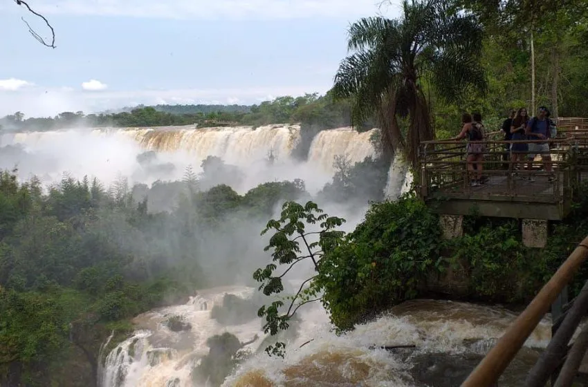 El gran caudal en Cataratas obligó a cerrar el sistema de pasarelas