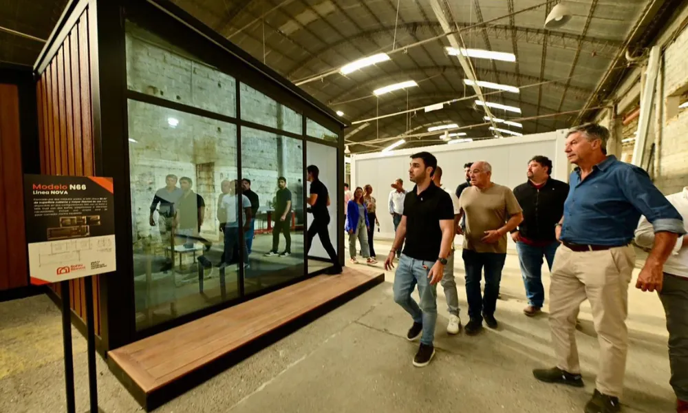 visita a fábrica de módulos habitacionales