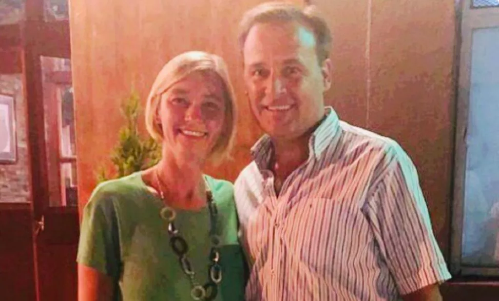 Gustavo Mac Karthy junto a su compañera de fórmula Mariana Fernández