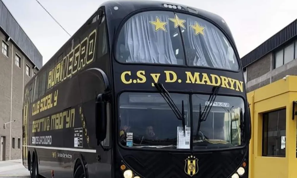 El aurinegro partió a Mendoza