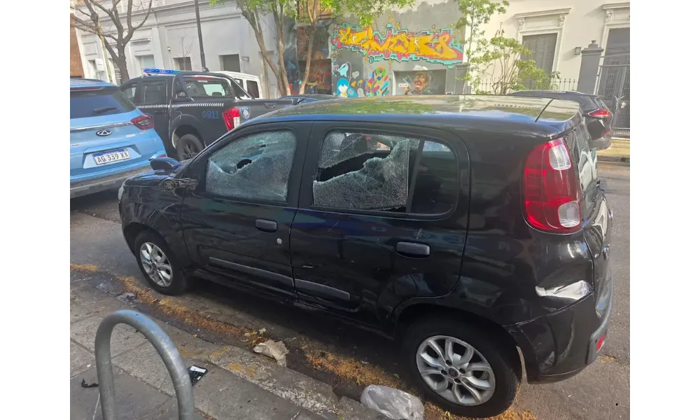 Destrozos en Radio 10  (1)