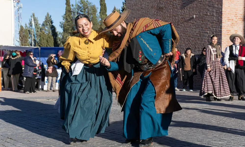 Día de la Tradición con una gran peña al aire libre