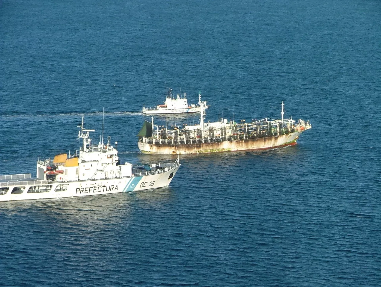 Prefectura Naval contra la pesca ilegal en aguas argentinas