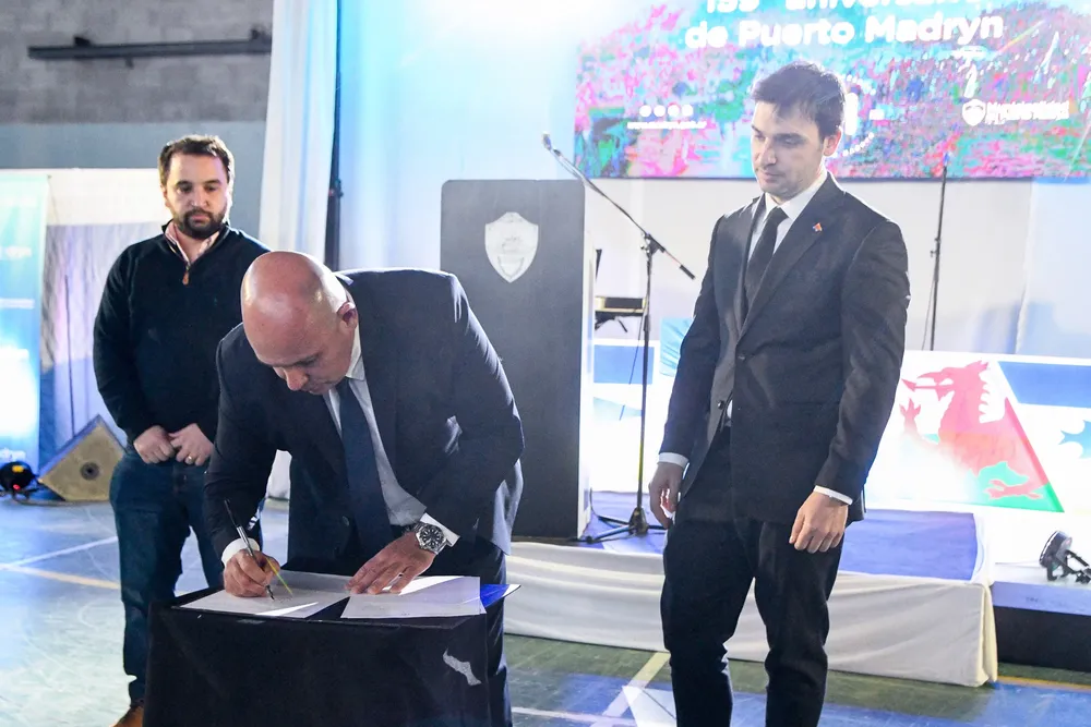 Gustavo Sastre e Ignacio Torres en el aniversario 159 de Puerto Madryn