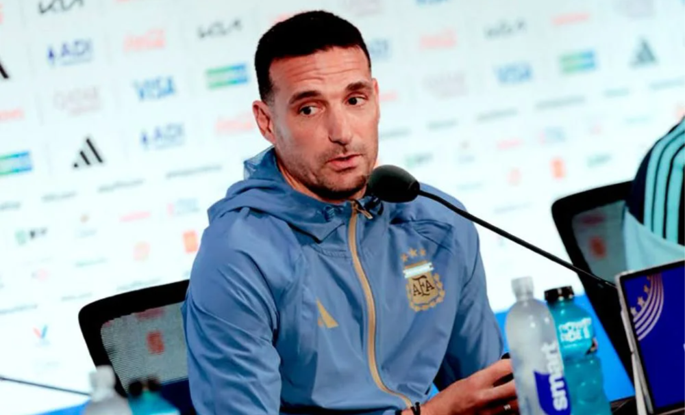 El entrenador confirmó que el capitán comenzará en el banco de suplentes.