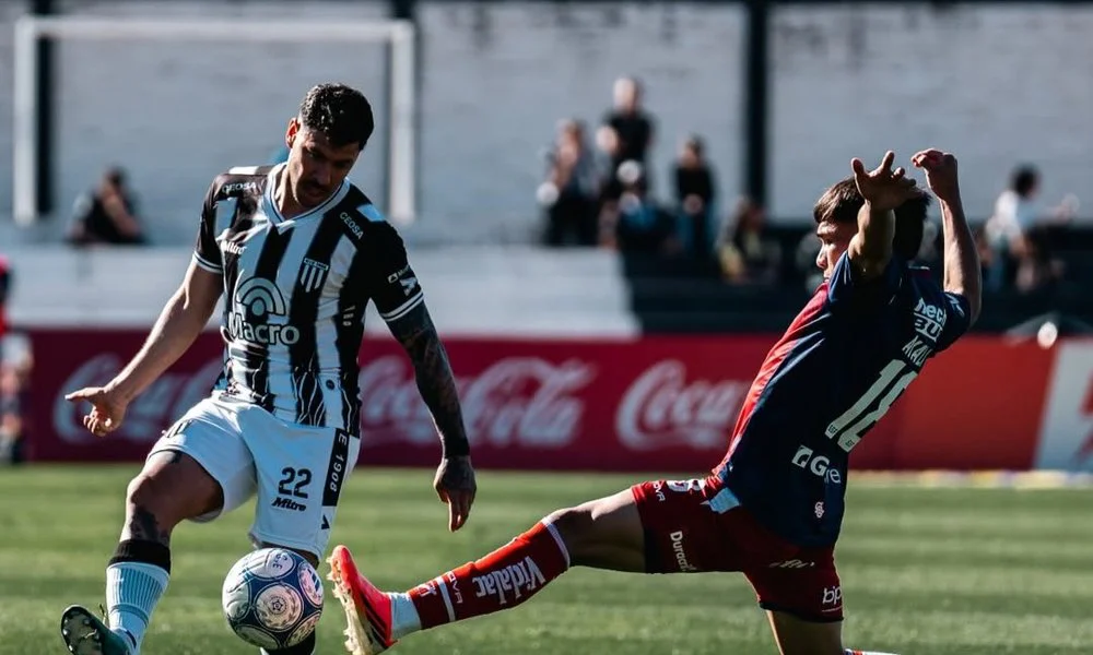 Gimnasia de Mendoza ante Unión de Santa Fe. Foto X @LigaAFA