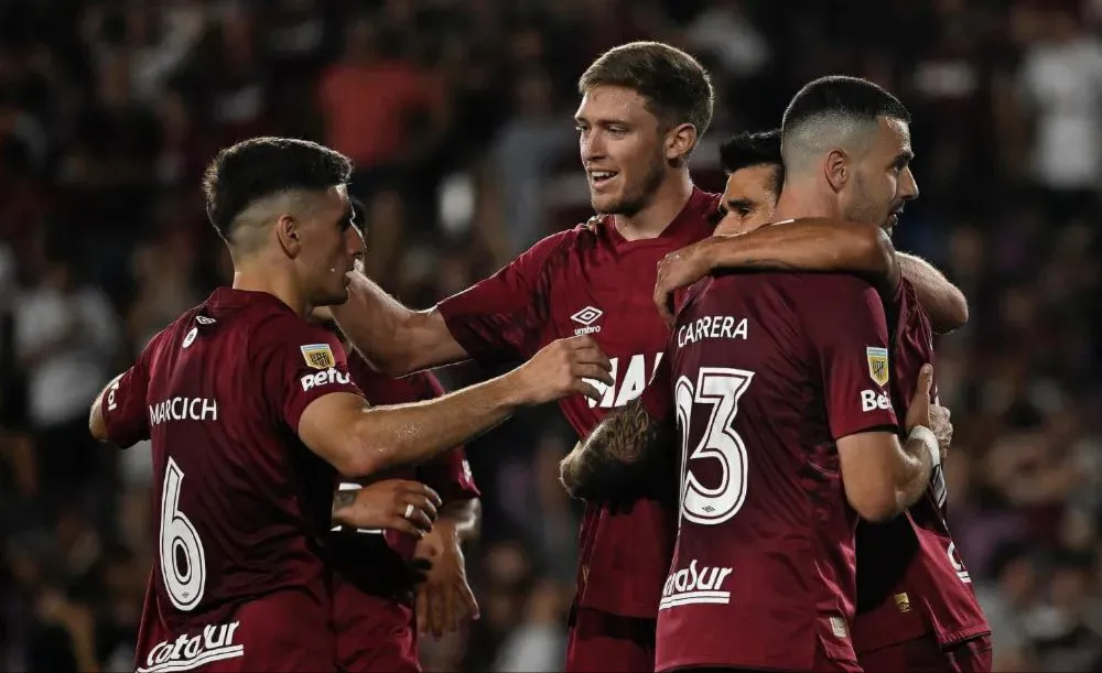 Lanús sumó un triunfo claro ante Atlético Tucumán y celebró con su gente