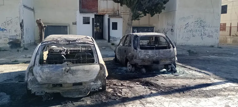 autos incendiados en las 1008 viviendas