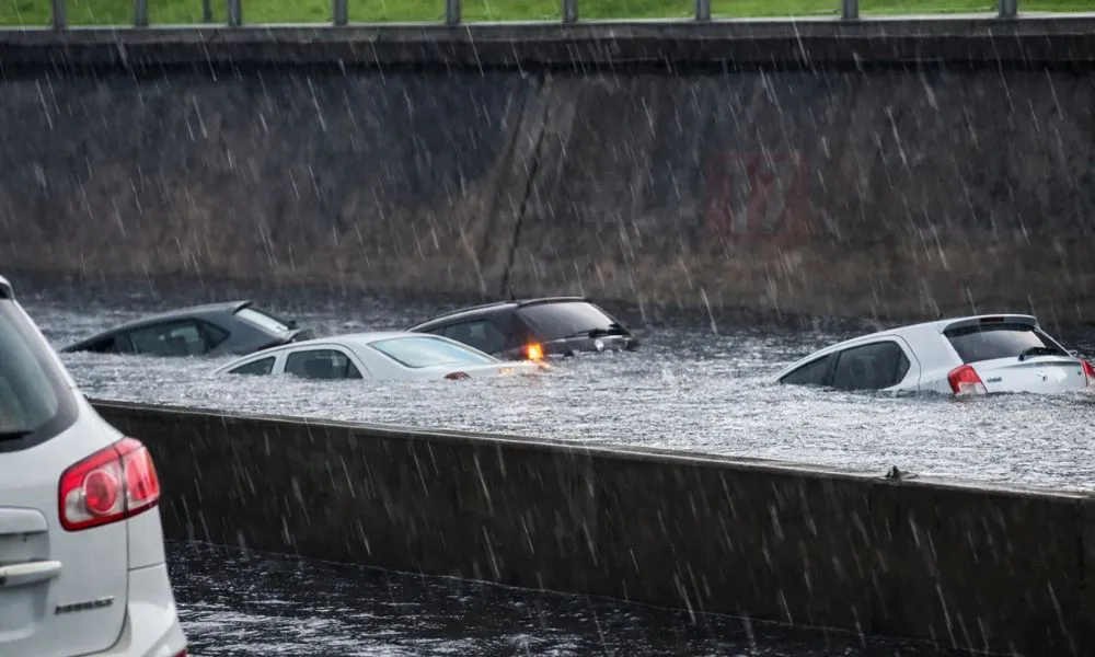 Autos bajo el agua en Buenos Aires imagen reeditada digitalmente por LA17