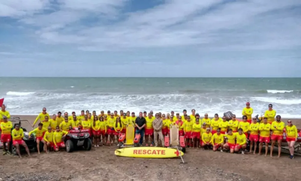 entrega de indumentaria en Playa Unión