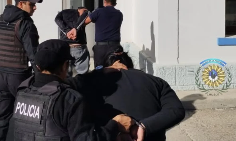Los demorados fueron identificados como C. L. G. de 36 años y Y. M. B. de 56 años