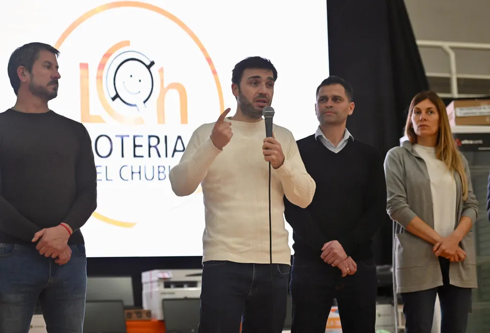 Torres entregó bienes a distintas instituciones de Trelew