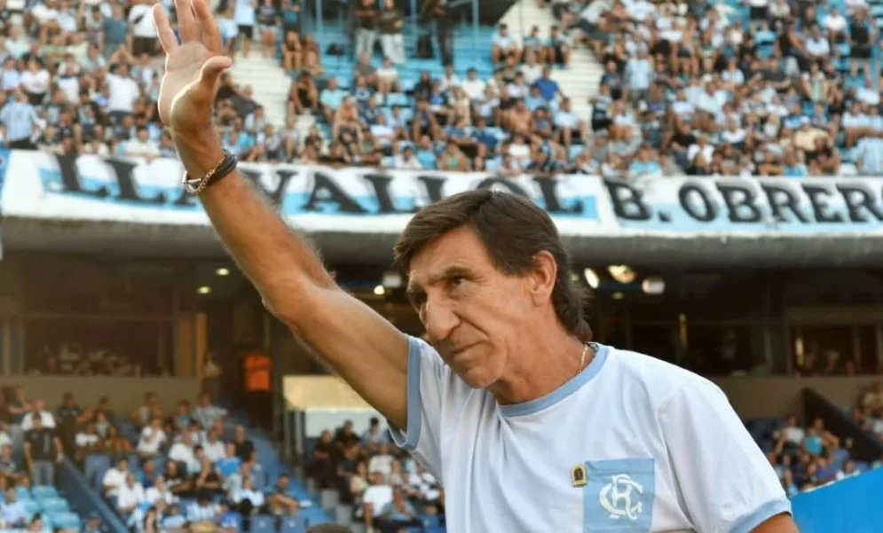 La dirigencia decidió interrumpir el ciclo del entrenador este sábado.