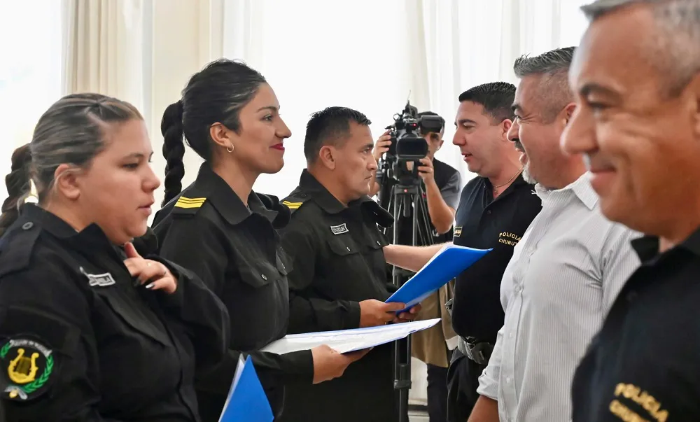 Reconocimiento a policías