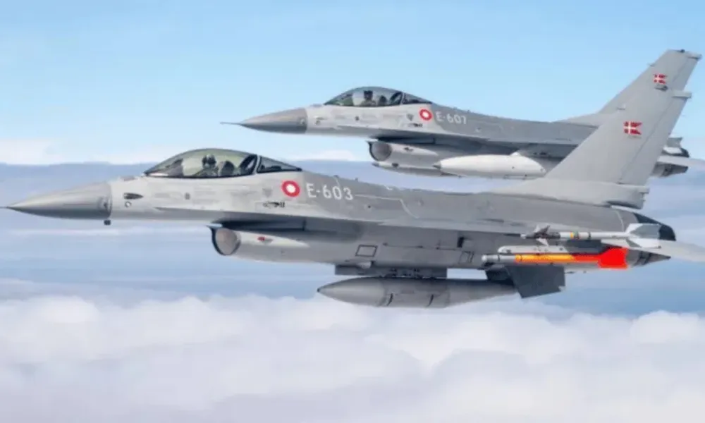F16