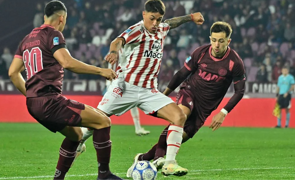 Instituto ganó 1-0 como visitante con un cabezazo de Fernando Alarcón.