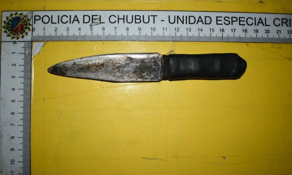El cuchillo secuestrado por la Policía por el crimen en Rawson