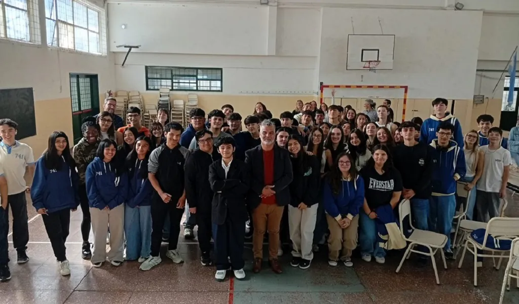 Alumnos conocieron como se identifican a desaparecidos y caídos de Malvinas con investigadores del CENPAT