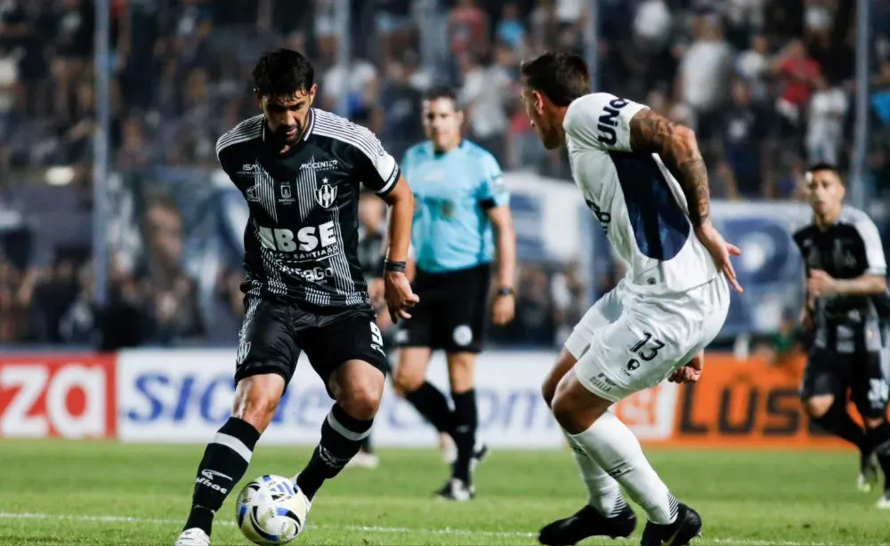 Central Córdoba se llevó un valioso empate en su visita a Independiente Rivadavia