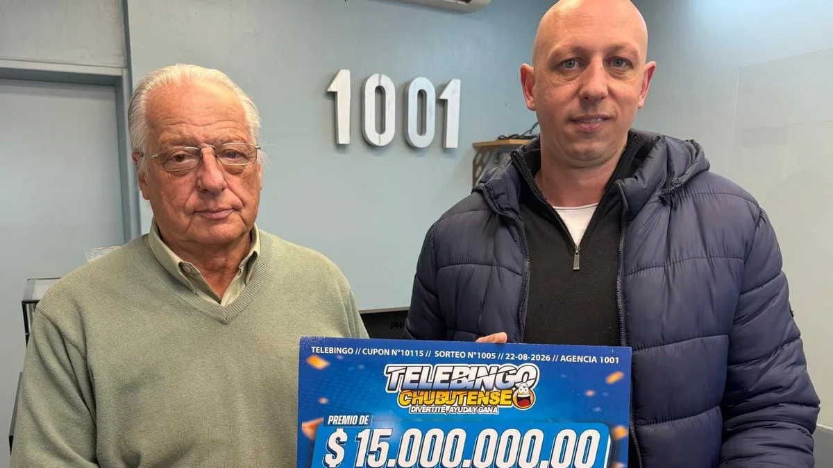 Jubilado recibe premio del Telebingo