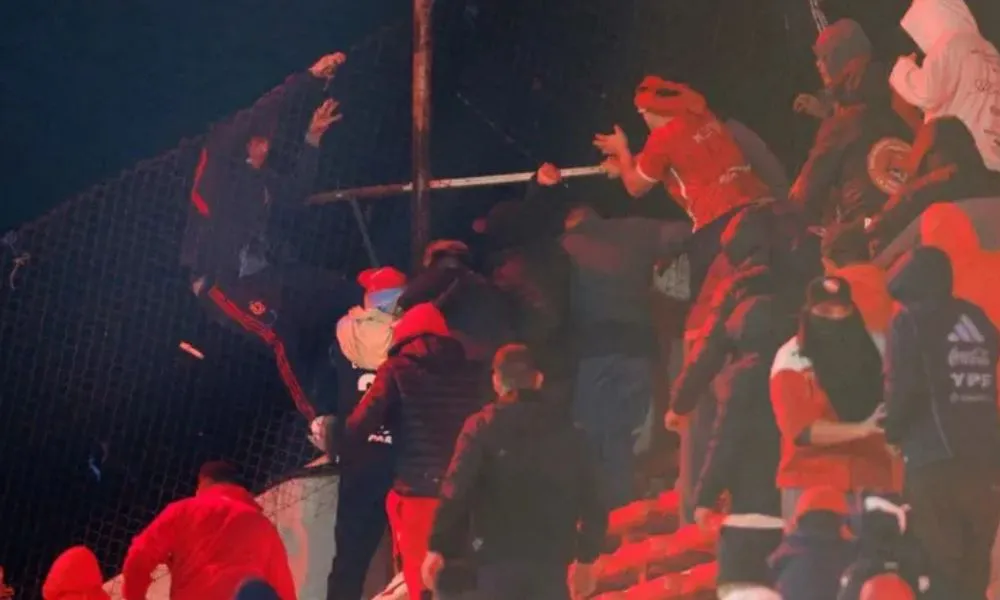 Habló el hincha chileno que cayó al vacío en la cancha de Independiente