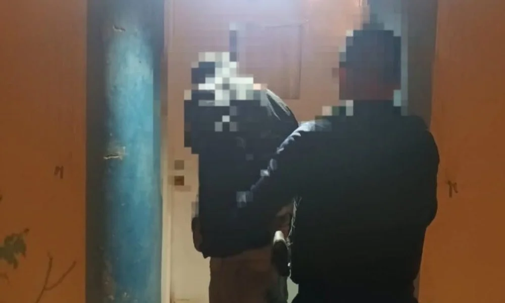 Detenido con prohibición de acercamiento