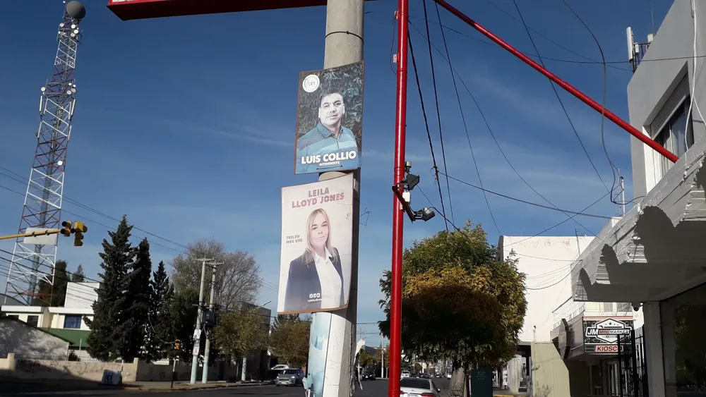 Carteles elecciones en Trelew