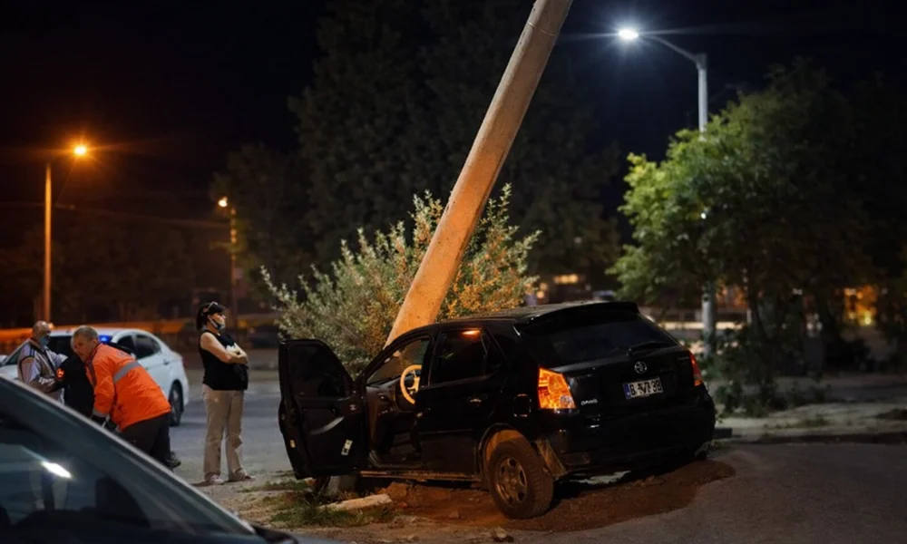 menor evadió un control y chocó