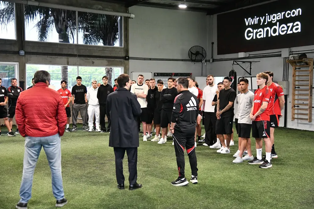 Stefano Di Carlo visitó el River Camp en Ezeiza. 2
