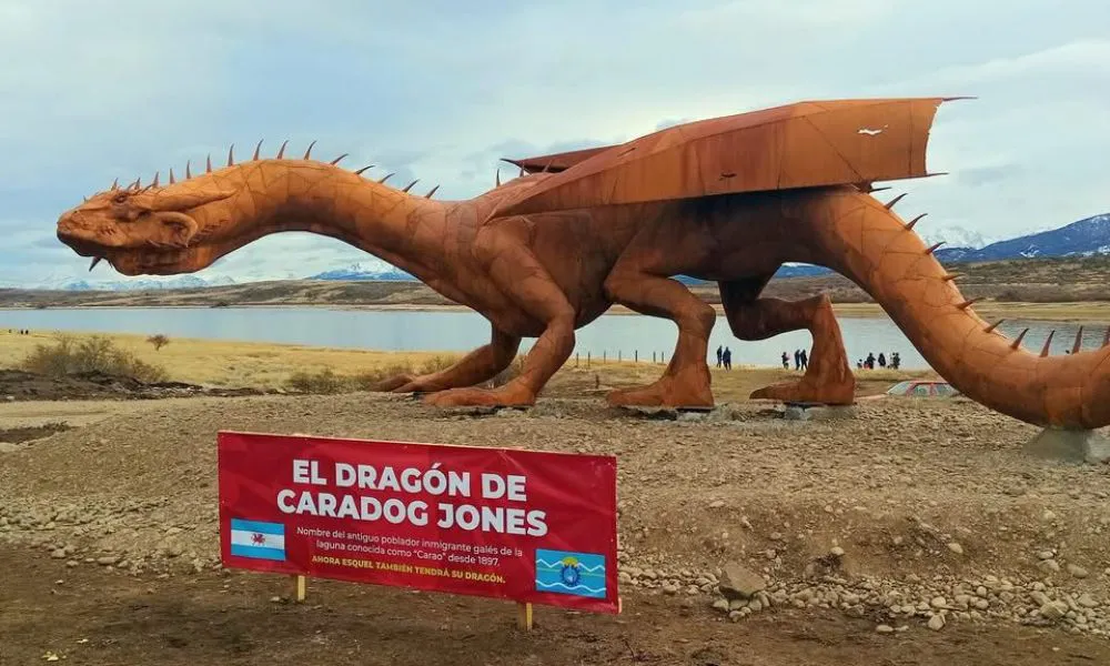 Dragon Caradog Jones Esquel Laguna Carao