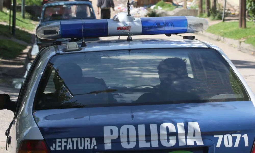 La víctima fue identificada como Graciela Martínez, de 54 años, y el principal acusado es su hijo.