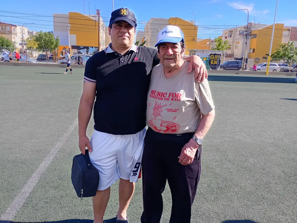 El torneo Senior +40 inició en el Ruca Hue. La fecha abrió con buen marco. 4