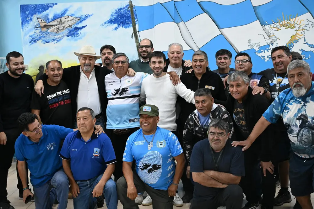 Ignacio Torres, Othar Mascharasvilli  en Comodoro con veteranos  de Malvinas