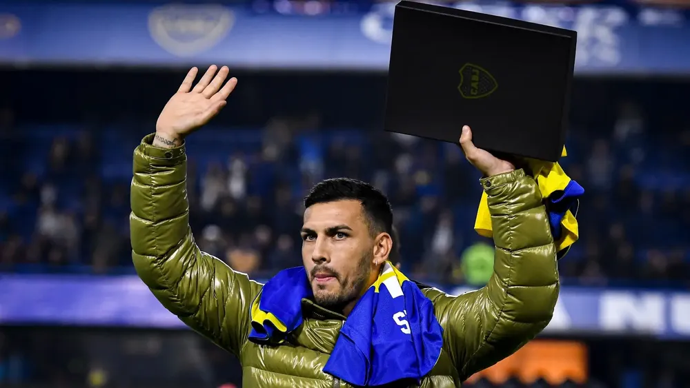 Boca Juniors analiza el regreso de Leandro Paredes. Riquelme insiste y el Mundial de Clubes acelera las gestiones.