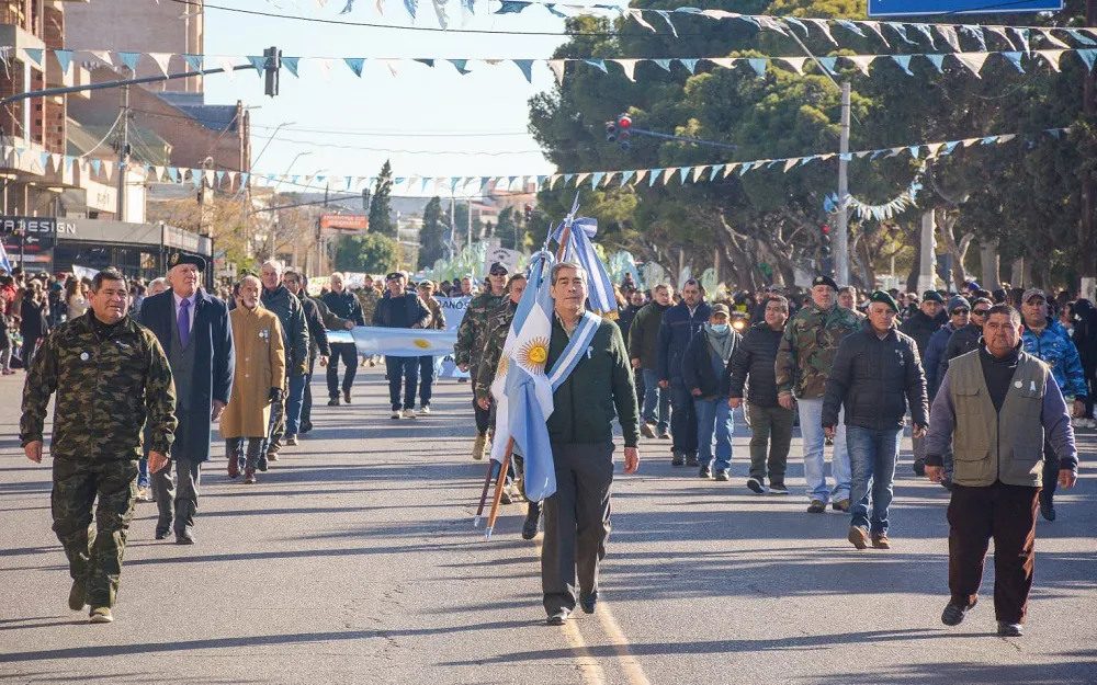 Desfile por el 25 de Mayo en Madryn