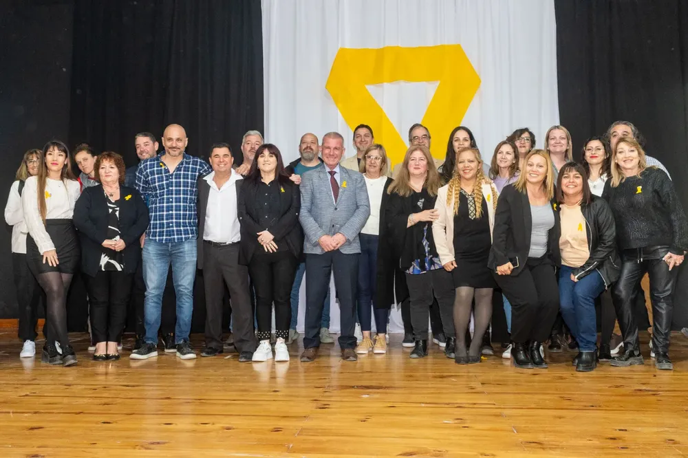 Gaiman prsento infografia sobre prevencion del suicidio