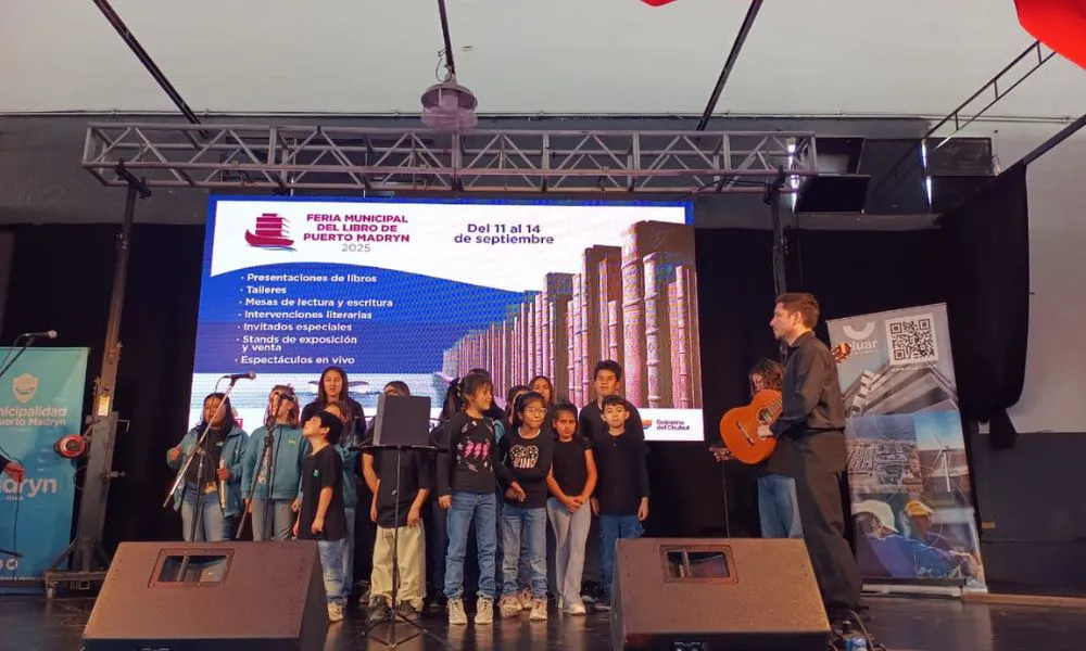 Feria del Libro Puerto Madryn jueves coro de niños