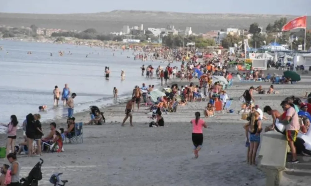 La gente disfrutó de la playa con buenas temperaturas