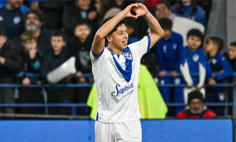 Vélez aprovechó su mejor momento del partido con Thiago Aguirre.