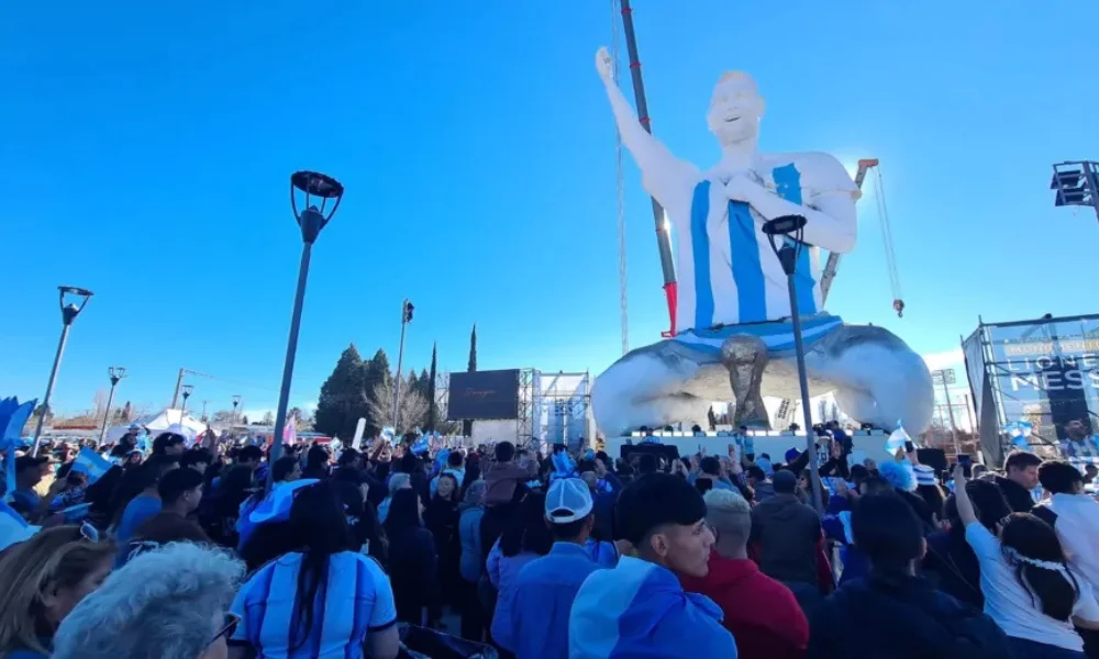 inauguración de la estatua de Messi