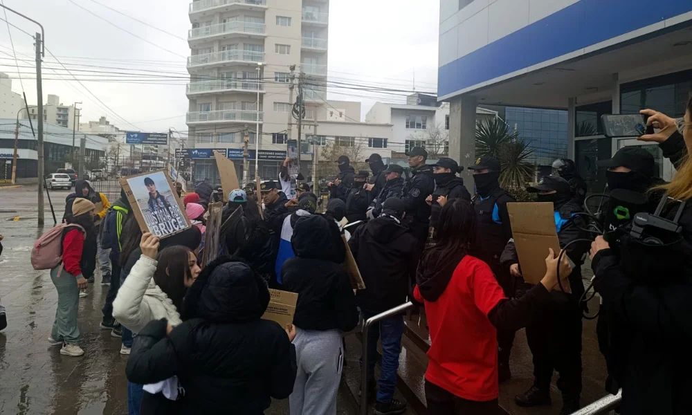 Movilizacion por el crimen de Bruce en Madryn