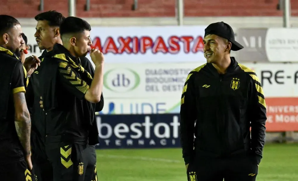 El plantel de Deportivo Madryn arribó a Córdoba