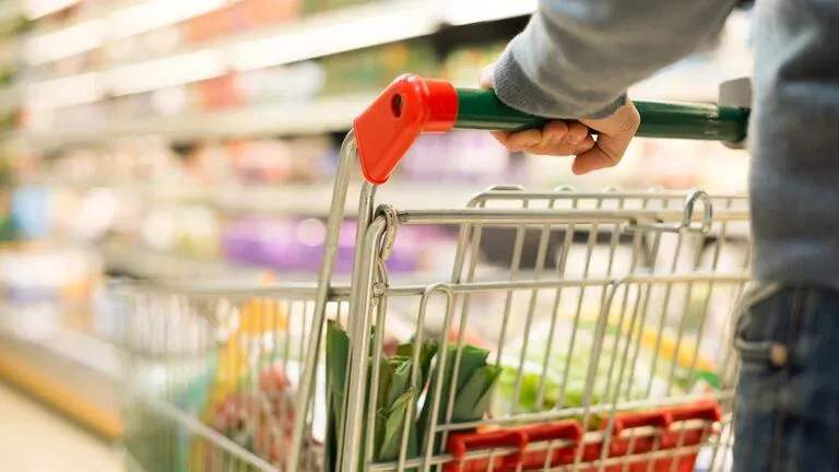Imagen ilustrativa supermercado no pago mercadería