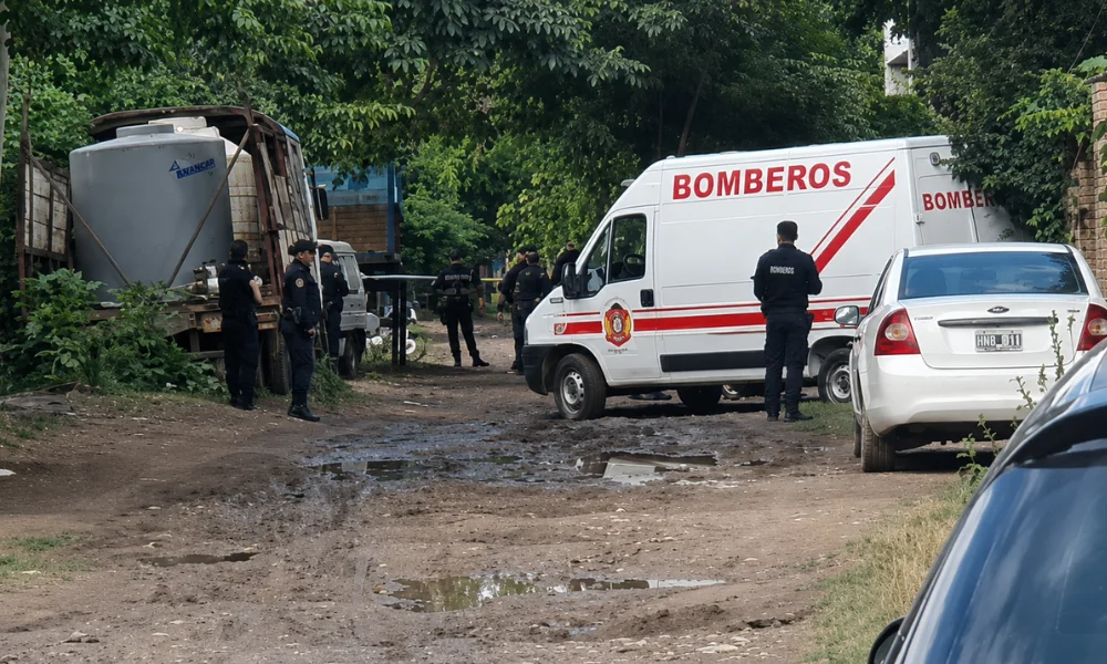 Hallan muerto a un joven gendarme en Salta. Foto FM Alba, reeditada y mejora con IA