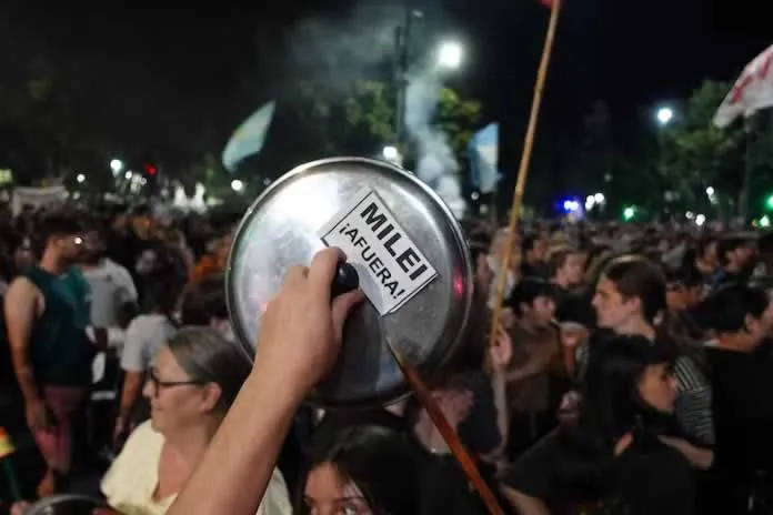 Manifestaciones contra el DNU